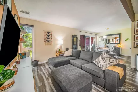 2413 Packard St #57E, Ann Arbor, MI 48104