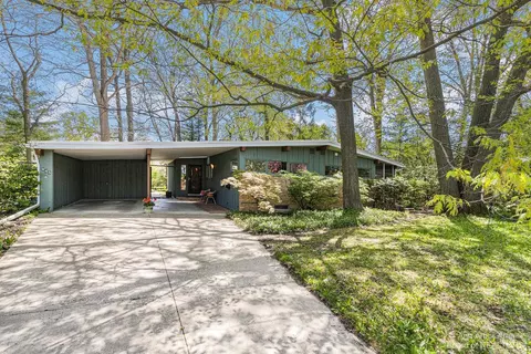 943 Raymond St, Ann Arbor, MI 48103