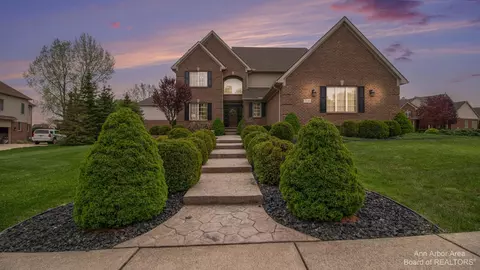 25340 Villagewood Ct #37, South Lyon, MI 48178