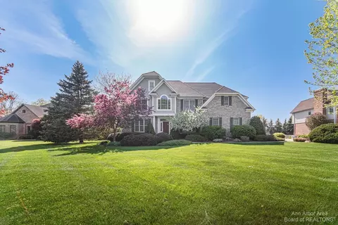 4956 Quincy Ct, Saline, MI 48176