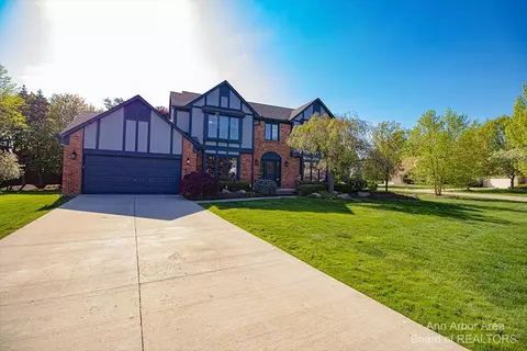 38441 Kingsway Ct, Farmington Hills, MI 48331