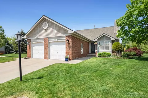 9031 Summit Ct, Ypsilanti, MI 48197