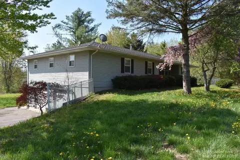 10255 Stony Creek Rd, Milan, MI 48160