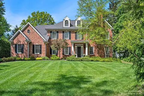 2701 Kenilworth Dr, Ann Arbor, MI 48104