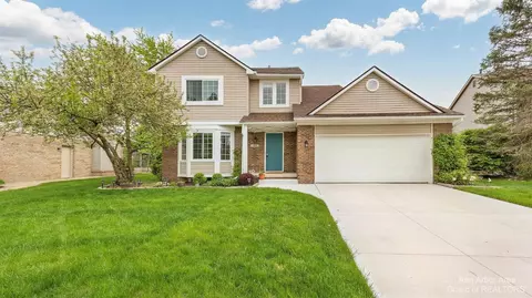 1357 N Hidden Creek Dr, Saline, MI 48176