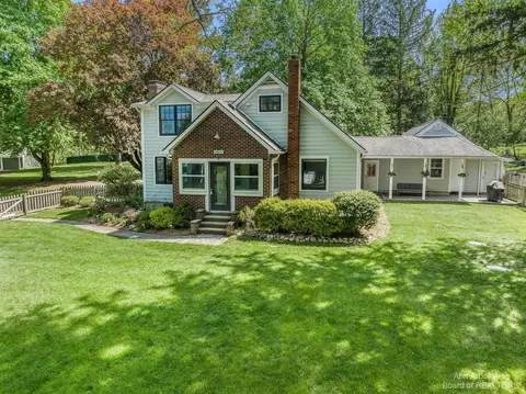 2969 Newport Rd, Ann Arbor, MI 48103