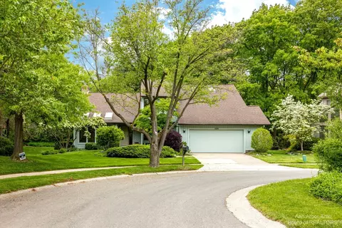 1255 Severn Ct, Ann Arbor, MI 48105