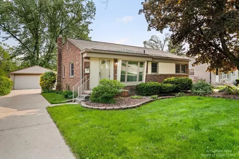 29521 Westfield St, Livonia, MI 48150
