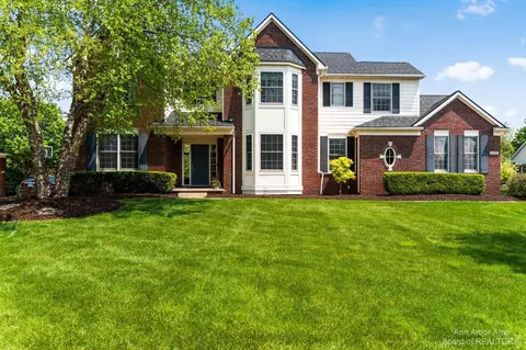 23422 Shinnecock Dr, South Lyon, MI 48178