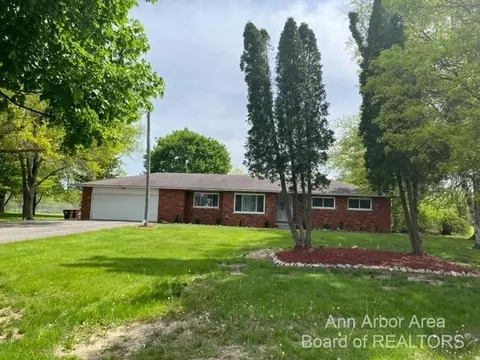5342 Carleton Rockwood Rd, South Rockwood, MI 48179