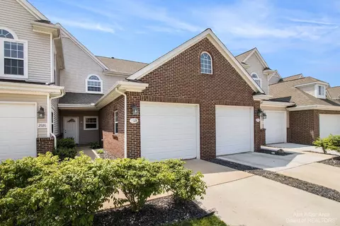 2928 N Knightsbridge Cir #22, Ann Arbor, MI 48105