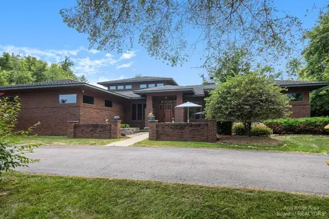 7508 Timberwood Ct, Ypsilanti, MI 48198
