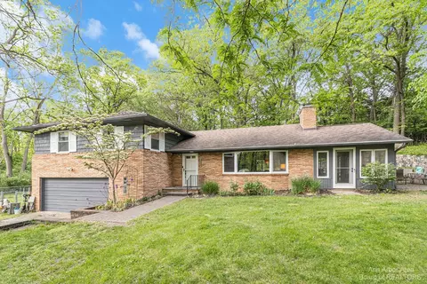 260 Sumac Ln, Ann Arbor, MI 48105
