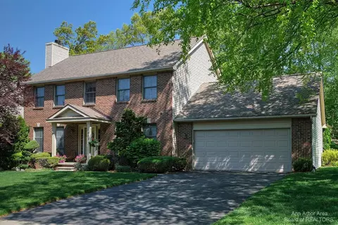 1005 Peppergrove Dr, Brighton, MI 48116