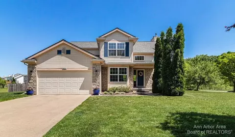 4262 Knollcrest Dr, Ann Arbor, MI 48108