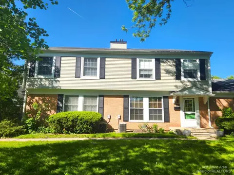 2614 Fenwick Ct, Ann Arbor, MI 48104