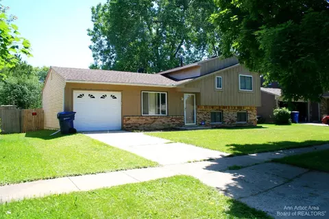 9288 Panama Ave, Ypsilanti, MI 48198