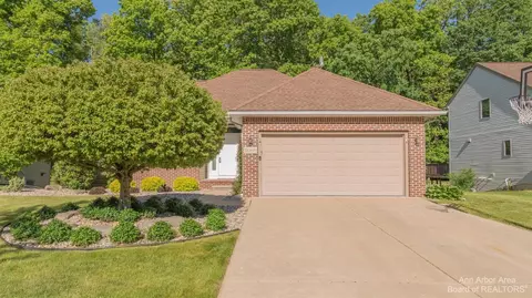 2085 Chestnut Cres, Saline, MI 48176