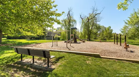 758 Watersedge Dr, Ann Arbor, MI 48105 photo 28