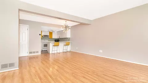 758 Watersedge Dr, Ann Arbor, MI 48105 photo 9