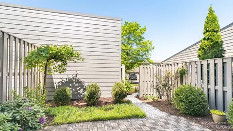 758 Watersedge Dr, Ann Arbor, MI 48105 photo 12