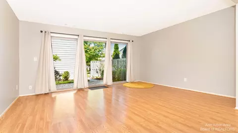 758 Watersedge Dr, Ann Arbor, MI 48105 photo 11