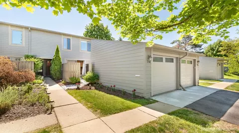 758 Watersedge Dr, Ann Arbor, MI 48105 photo 2