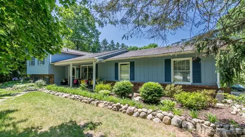 2518 N Madrono Ct, Ann Arbor, MI 48103
