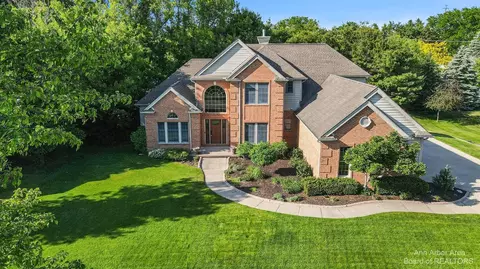 543 Amherst Cir, Saline, MI 48176