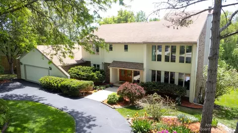 4632 Wendrick Dr, West Bloomfield, MI 48323