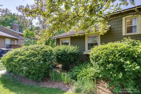 2344 Parkwood Ave, Ann Arbor, MI 48104