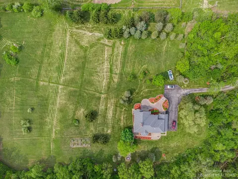 4435 Vorhies Rd, Ann Arbor, MI 48105