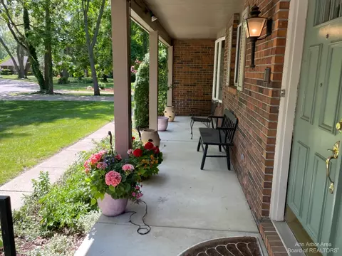 73 Greenside, Ypsilanti, MI 48197