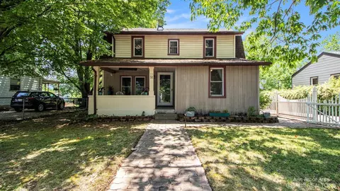 1132 Maplewood Ave, Ypsilanti, MI 48198