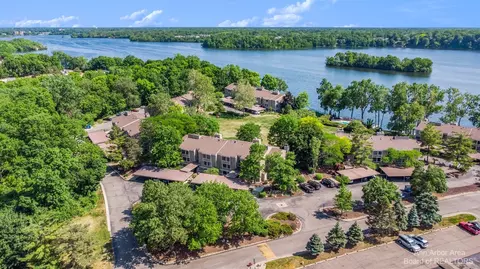 1665 Cliffs Lndg #301, Ypsilanti, MI 48198