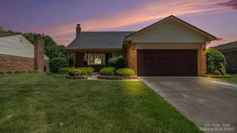 7356 Hedgerow Ct, Canton, MI 48187