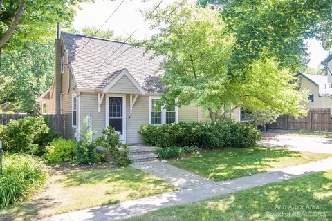 231 E Washington St, Dimondale, MI 48821