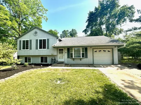 2101 Stratton Ct, Ann Arbor, MI 48108