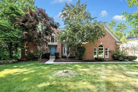 558 Glenmoore Dr, Ann Arbor, MI 48103