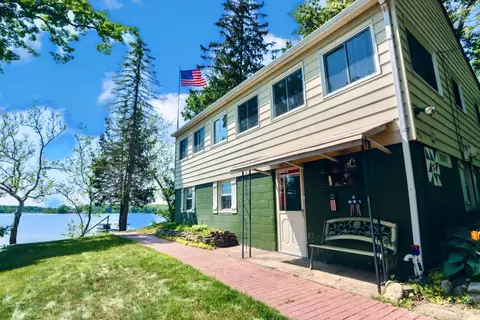 9621 Lakeview Dr, Pinckney, MI 48169