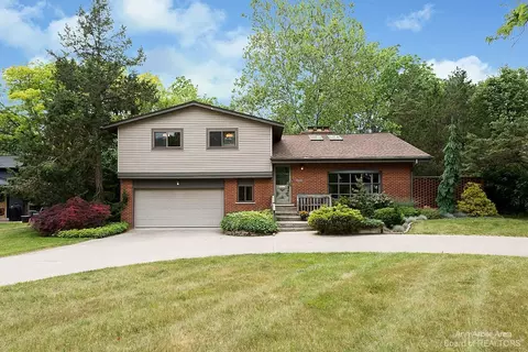 2642 Essex Rd, Ann Arbor, MI 48104