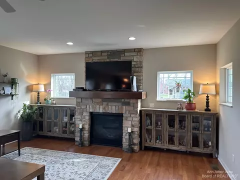 7680 Fox Trace Rd, Dexter, MI 48130 photo 4
