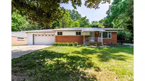 17500 Floral St, Livonia, MI 48152