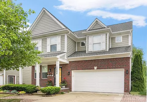10668 Scarlet Oak Dr, Ypsilanti, MI 48198