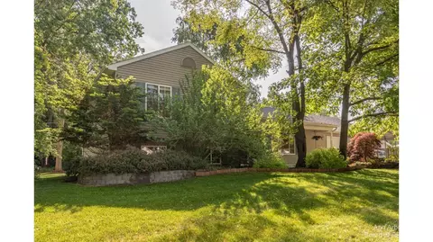 7630 S Horseshoe Blvd, Whitmore Lake, MI 48189