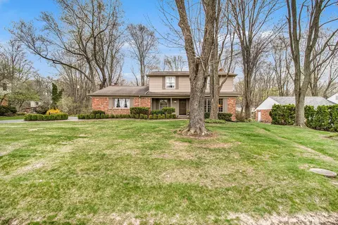 3462 Tothill Dr, Troy, MI 48084
