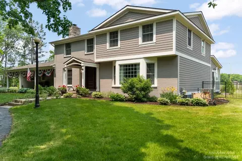 3720 Meadow Ln, Saline, MI 48176
