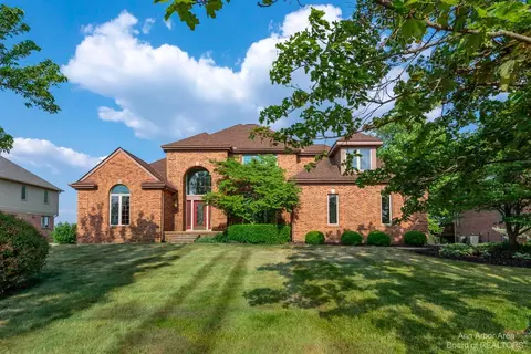 1691 S Stonebridge Dr, Ann Arbor, MI 48108