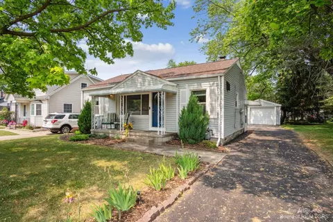 2255 Vivian Rd, Monroe, MI 48162