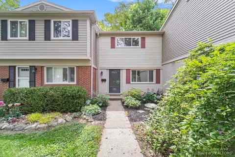 3176 Williamsburg Rd, Ann Arbor, MI 48108